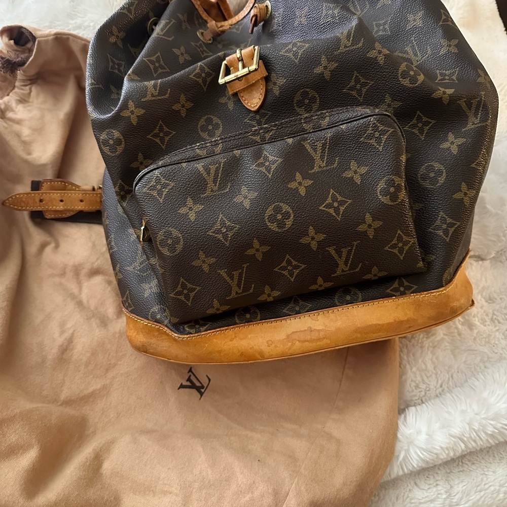 Louis Vuitton - Picture 13 of 16